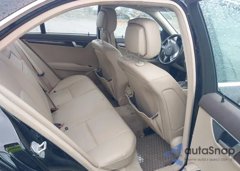 2013 Mercedes-Benz C 300 Luxury 4Matic/Sport 4Matic из США, поврежденный, VIN WDDGF8AB8DG119588